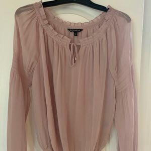 Pale pink sheet top with ties!